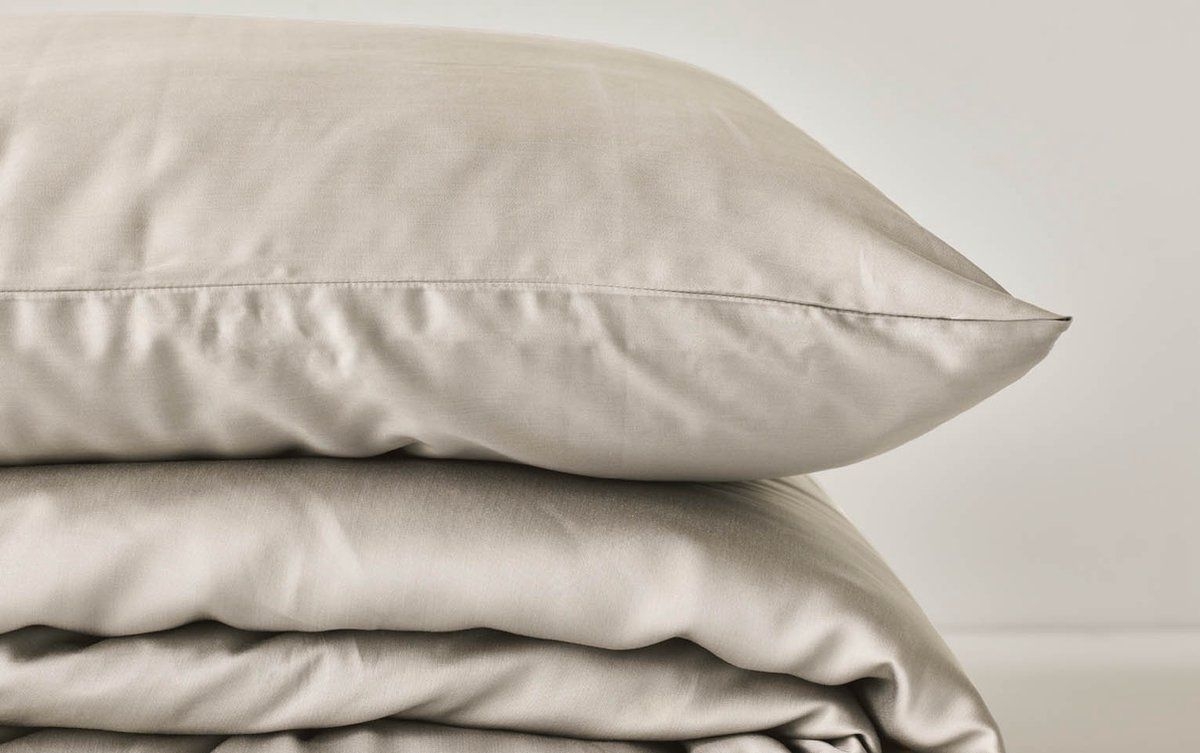 KOALA HUG dekbedovertrek 100% TENCEL satijn, parel beige 140x220 + 1 kussensloop 60x70  duurzaam & antibacterieel