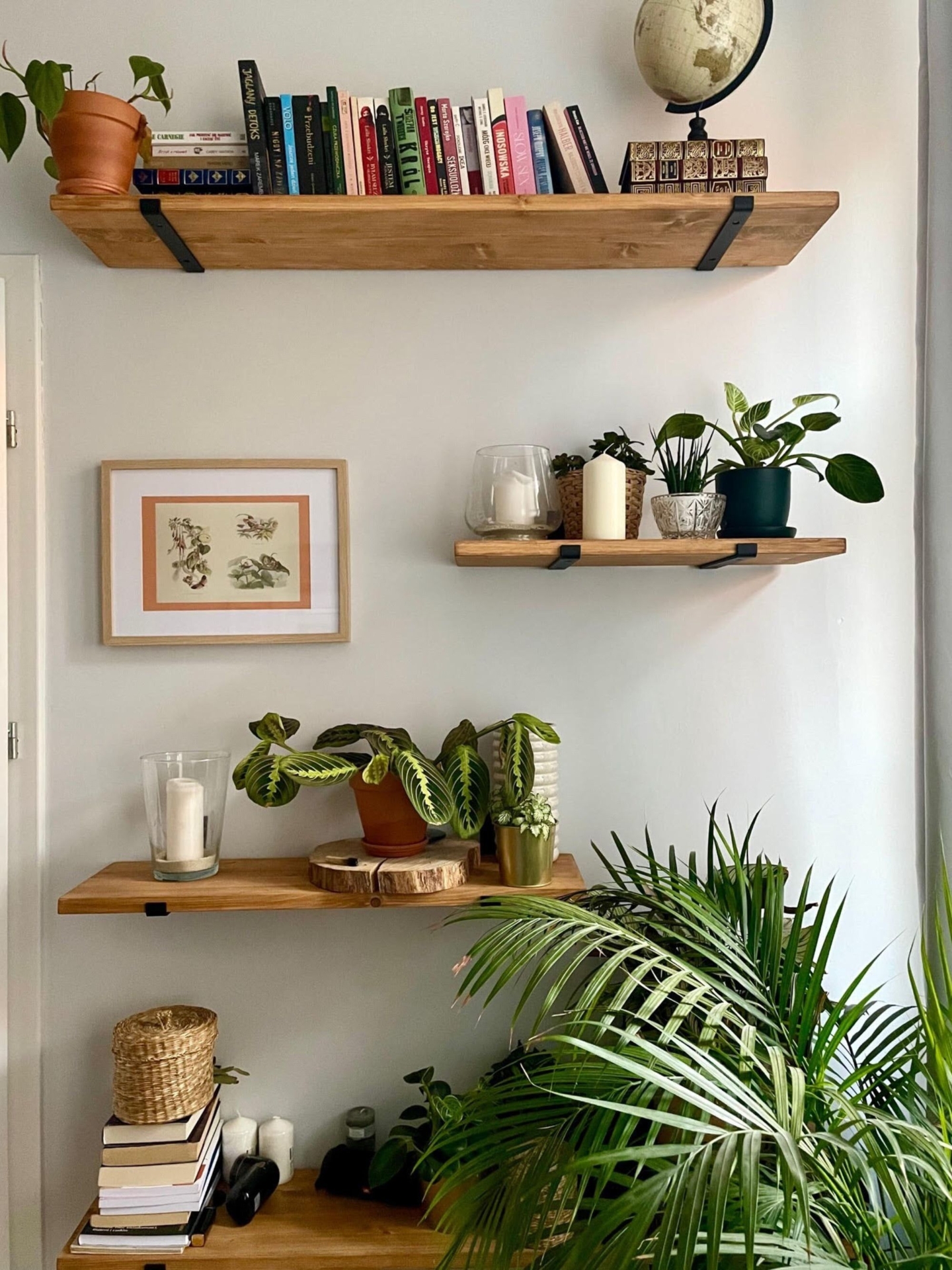 Wooden wall shelf - shelf with shelf holder - hanging shelf for books - hanging wooden shelf with industrial metal bracket - wall decoration