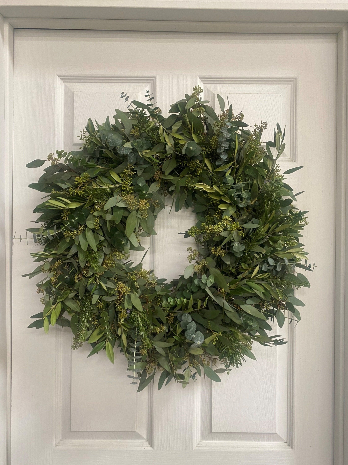 22 inch Fresh Greenery Wreath