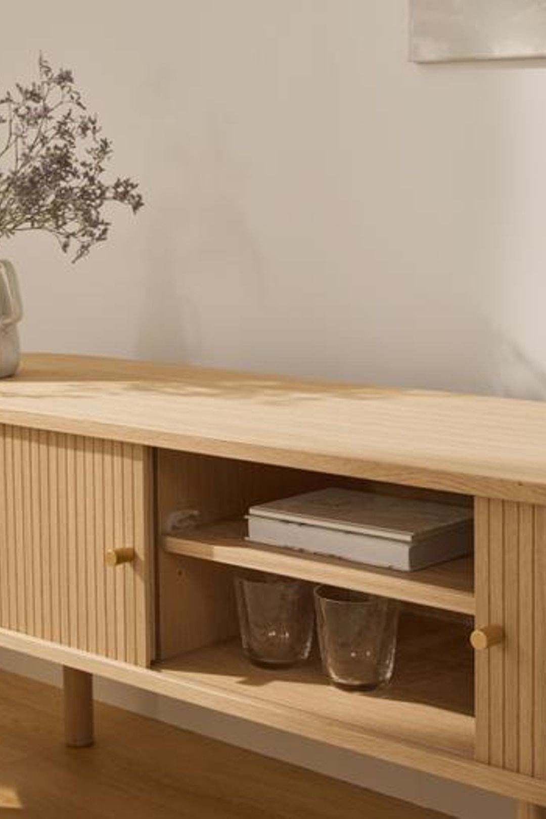 Credenza bassa con fronte scanalato Calary