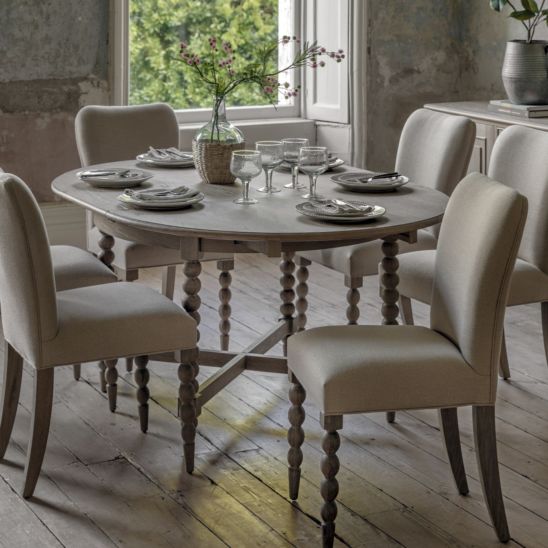 Globe Round Extending Dining Table - Oak