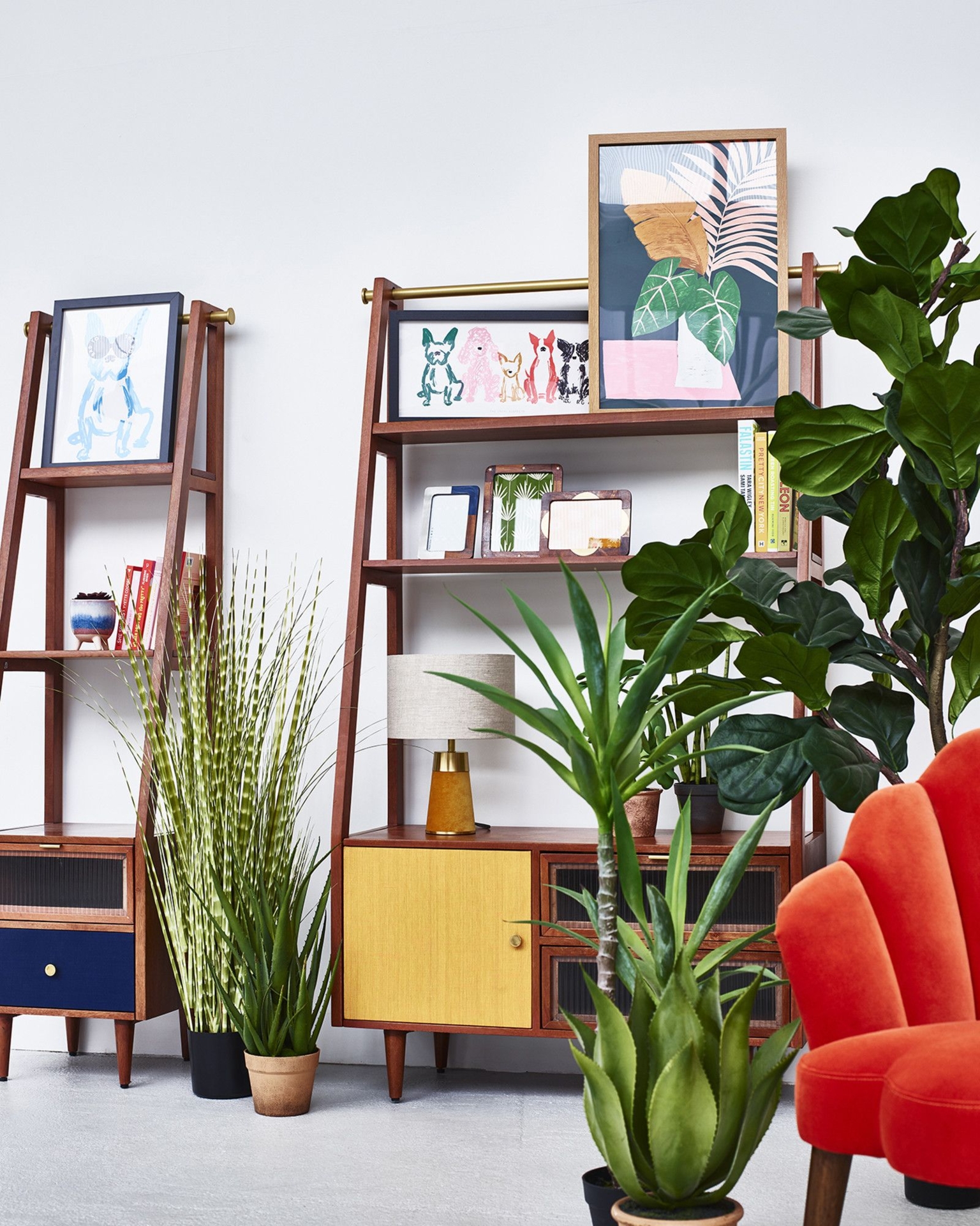Tienda Blue Mango Wood Bookcase
