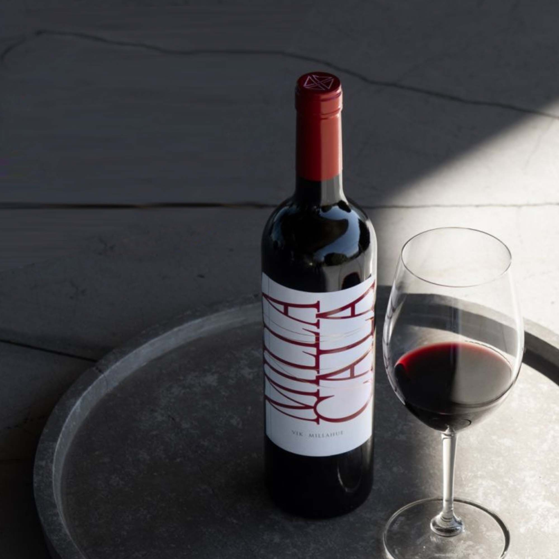 Vino Milla Cala Ensamblaje 14% 750 ml. Vik - Sin color