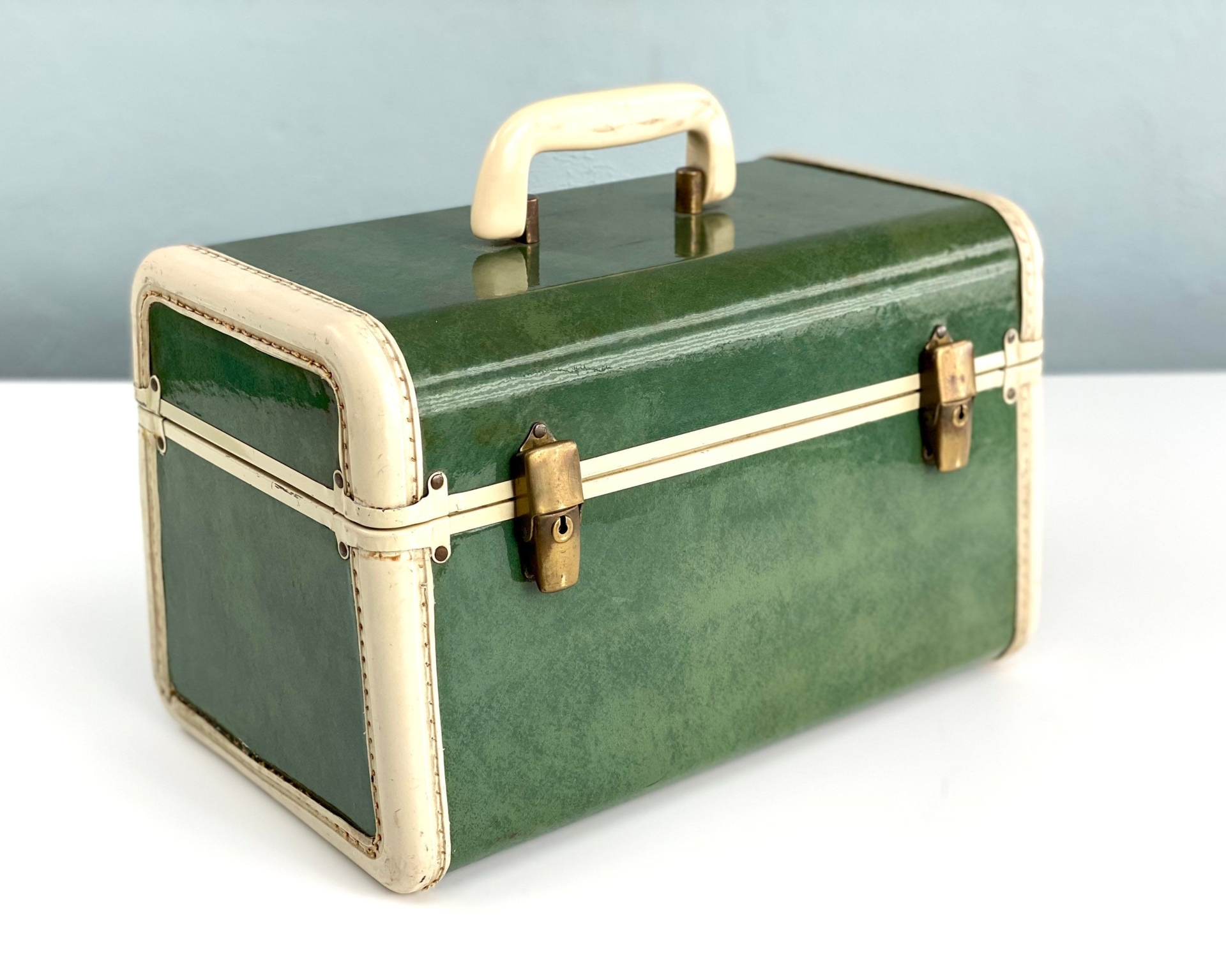 Vintage Green Train Case, Vintage Luggage Suitcase, Green Color Small Cosmetic Case, Makeup Case, 1950s Luggage, Home Decor