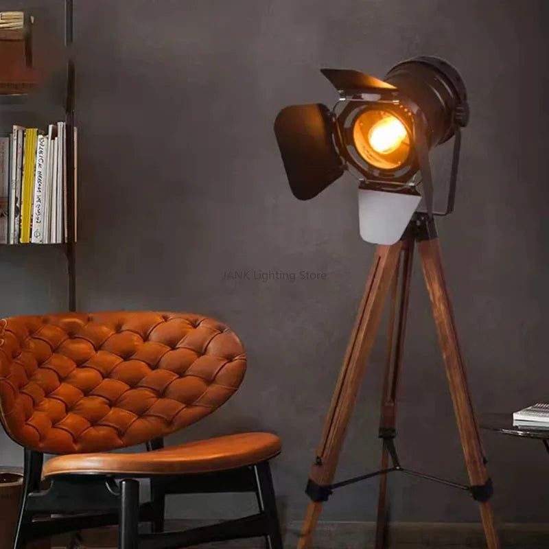 Afralia Vintage Industrial Wooden Floor Lamp, Adjustable LED Lighting for Studio, Bedroom, Living Room - Black / Warm white
