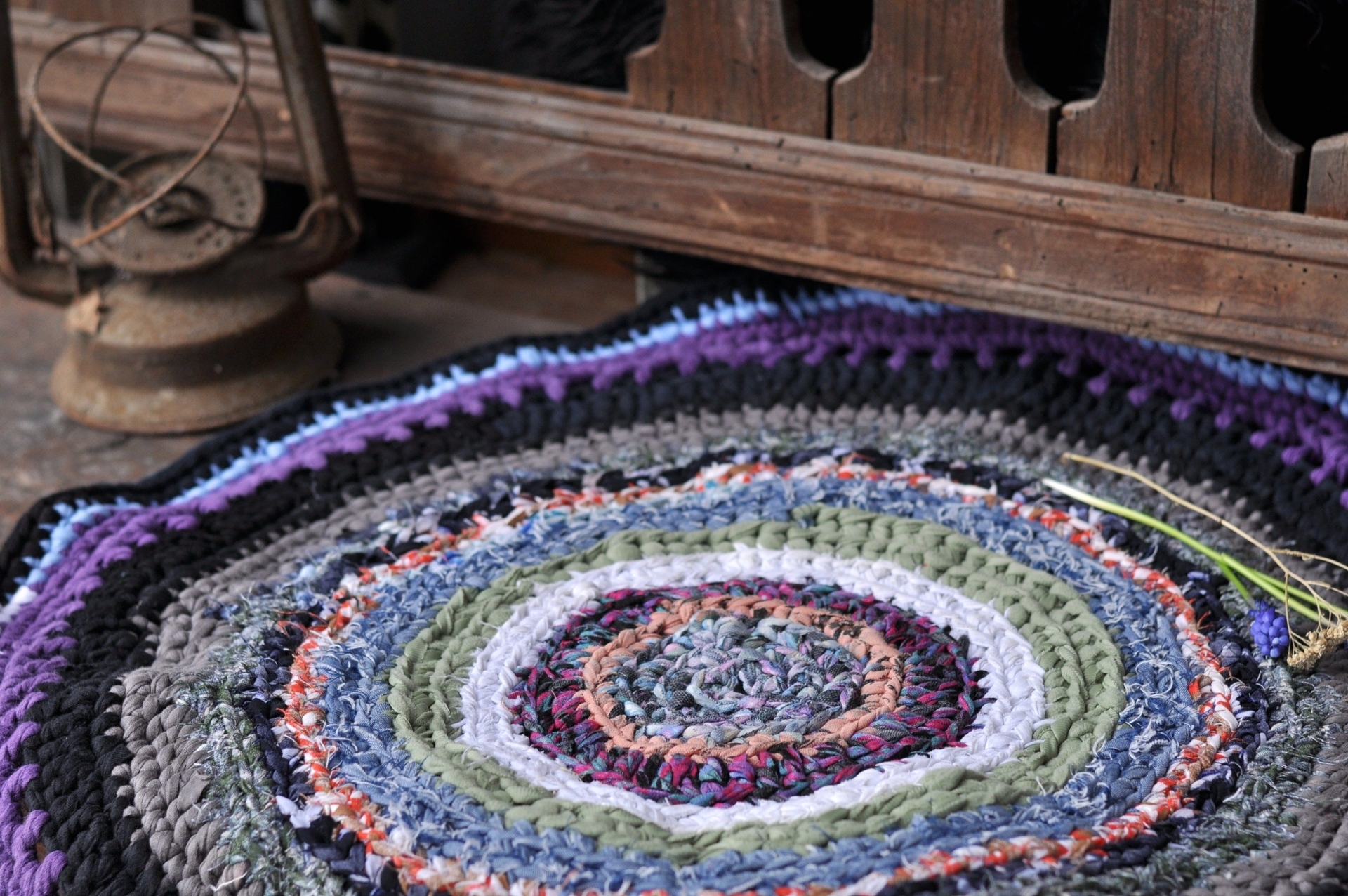 Recycled rug, colourful round mat made of used clothes