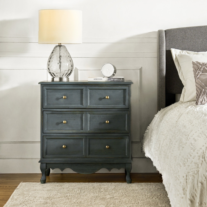 Arshaun Traditional Solid Wood Accent Chest with Charging Station