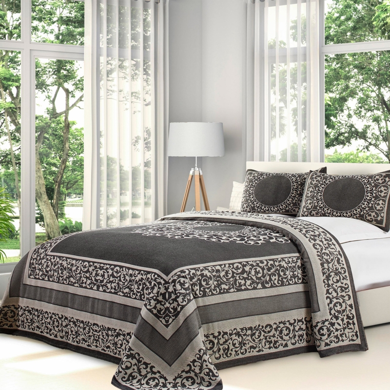 Burmeister Fifer Lightweight Cotton Blend Oversized Jacquard Farmhouse Mandala Bedspread Set