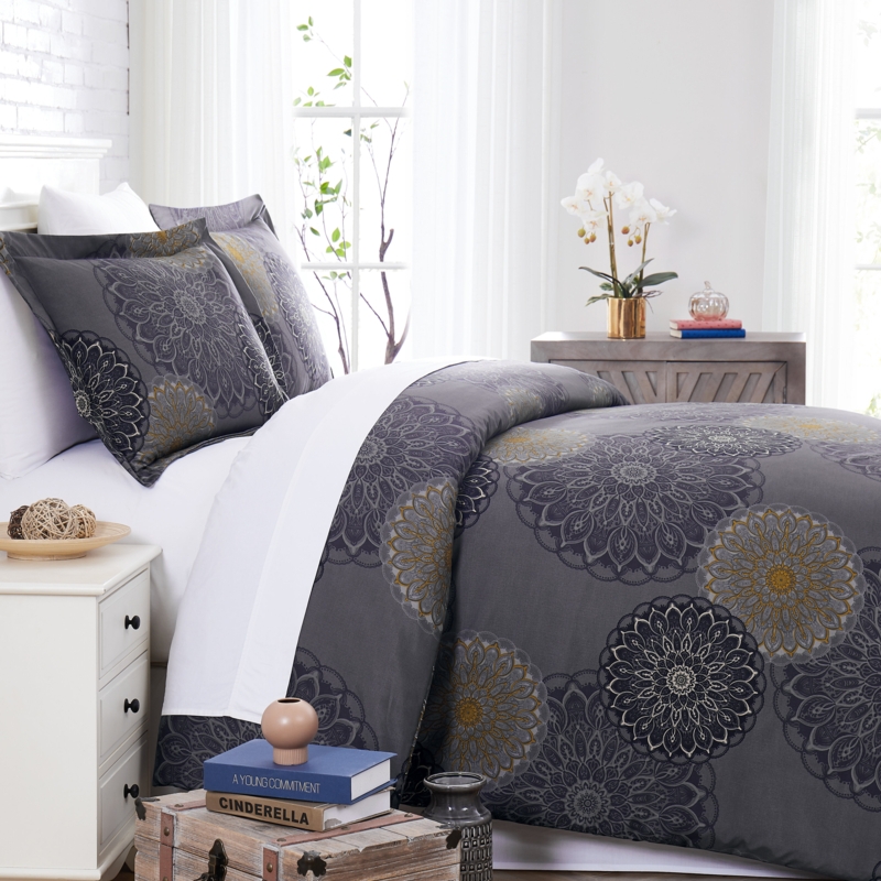 Eris Floral Comforter Set