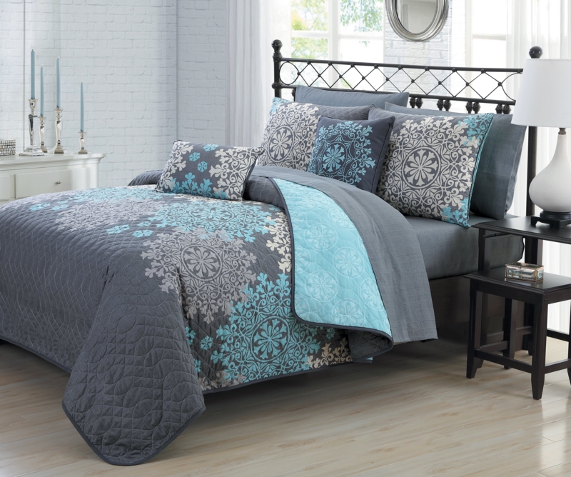 Gotland Traditional Jersey Knit Geometric Shapes Quilt Set
