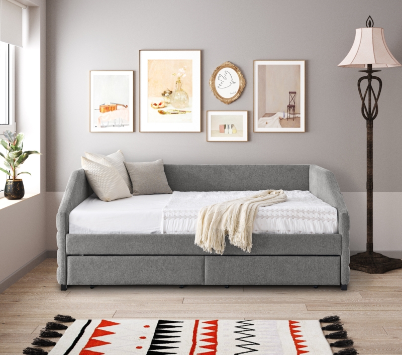 Maqueira Upholstered Daybed