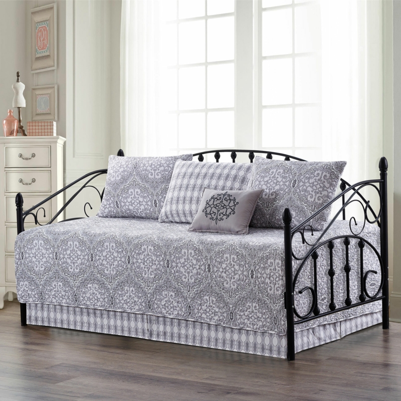 Baber Damask Quilt Set