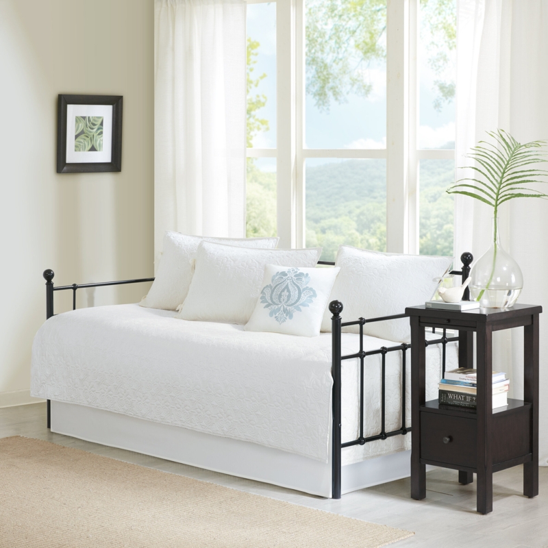 Lissette Traditional No Coverlet Set