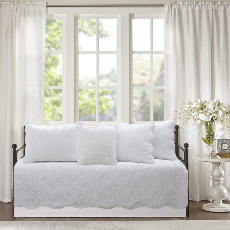 Merauke Terin Standard Reversible Quilt Set