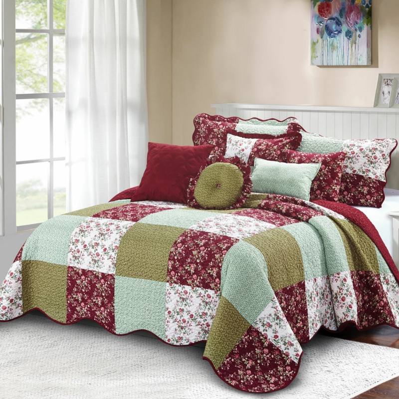 Chiang Traditional Patchwork Quilt Set