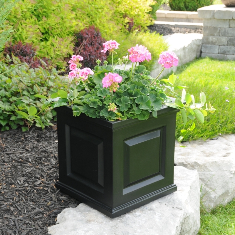 Nantucket Square Resin Planter Box with Water Reservoir