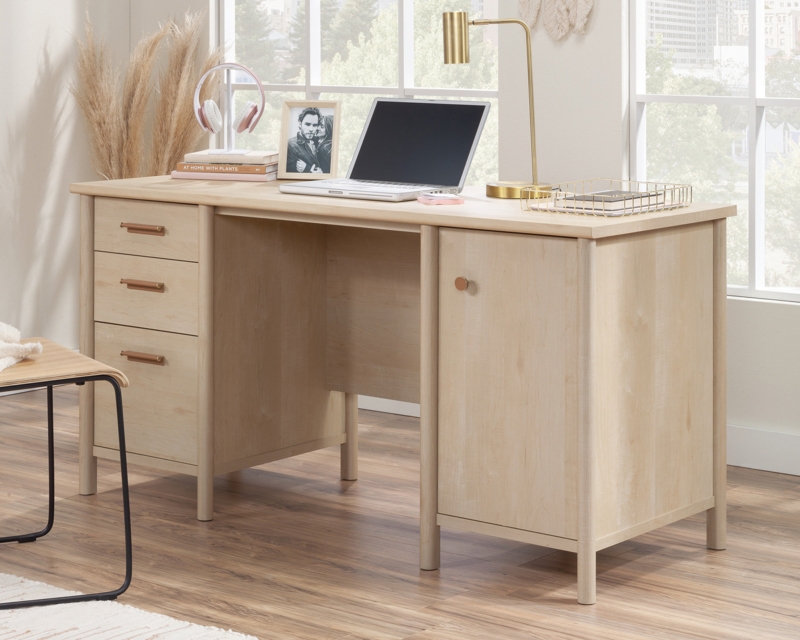 Aaman Desk