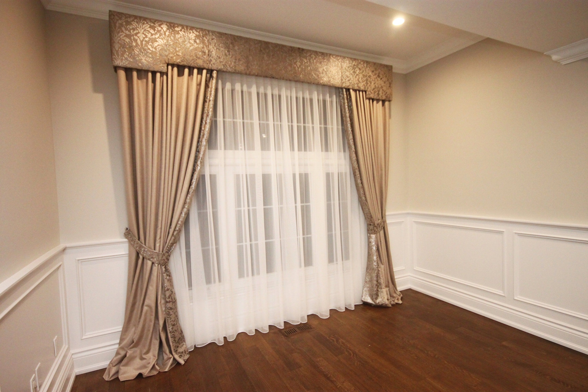 "Custom Box Valance - Custom Pelmet  \"Vanier Splendid\", Geometric pattern, upholstered valance with mounting hardware"
