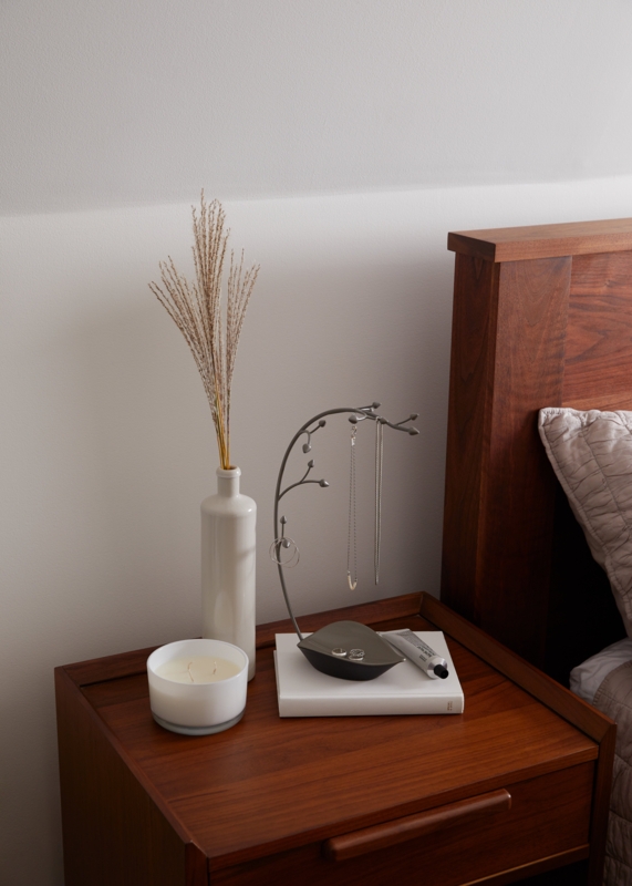 Metal Jewelry Stand