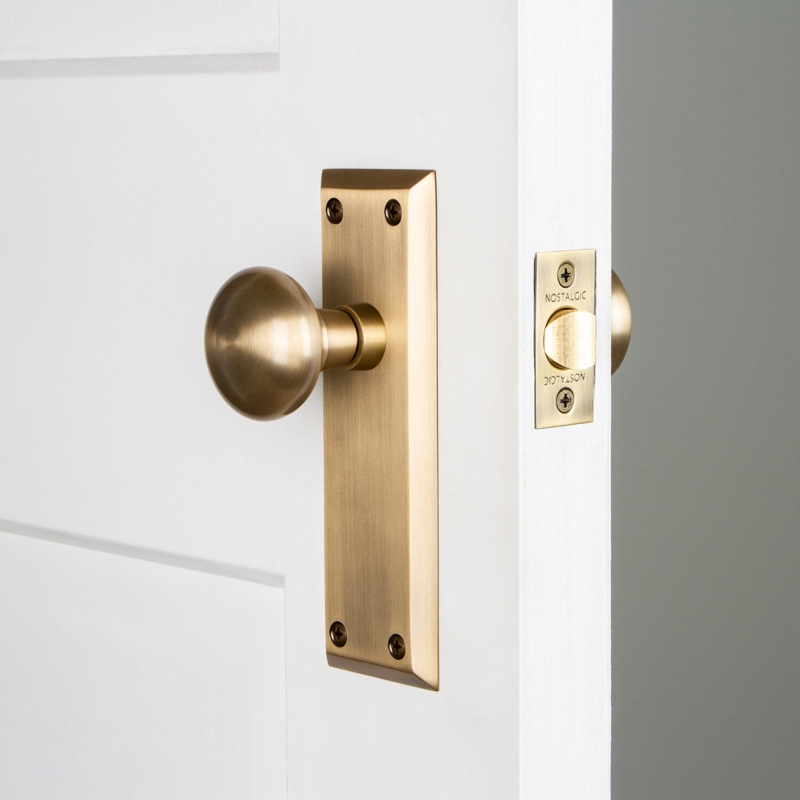 New York Plate with New York Door Knob