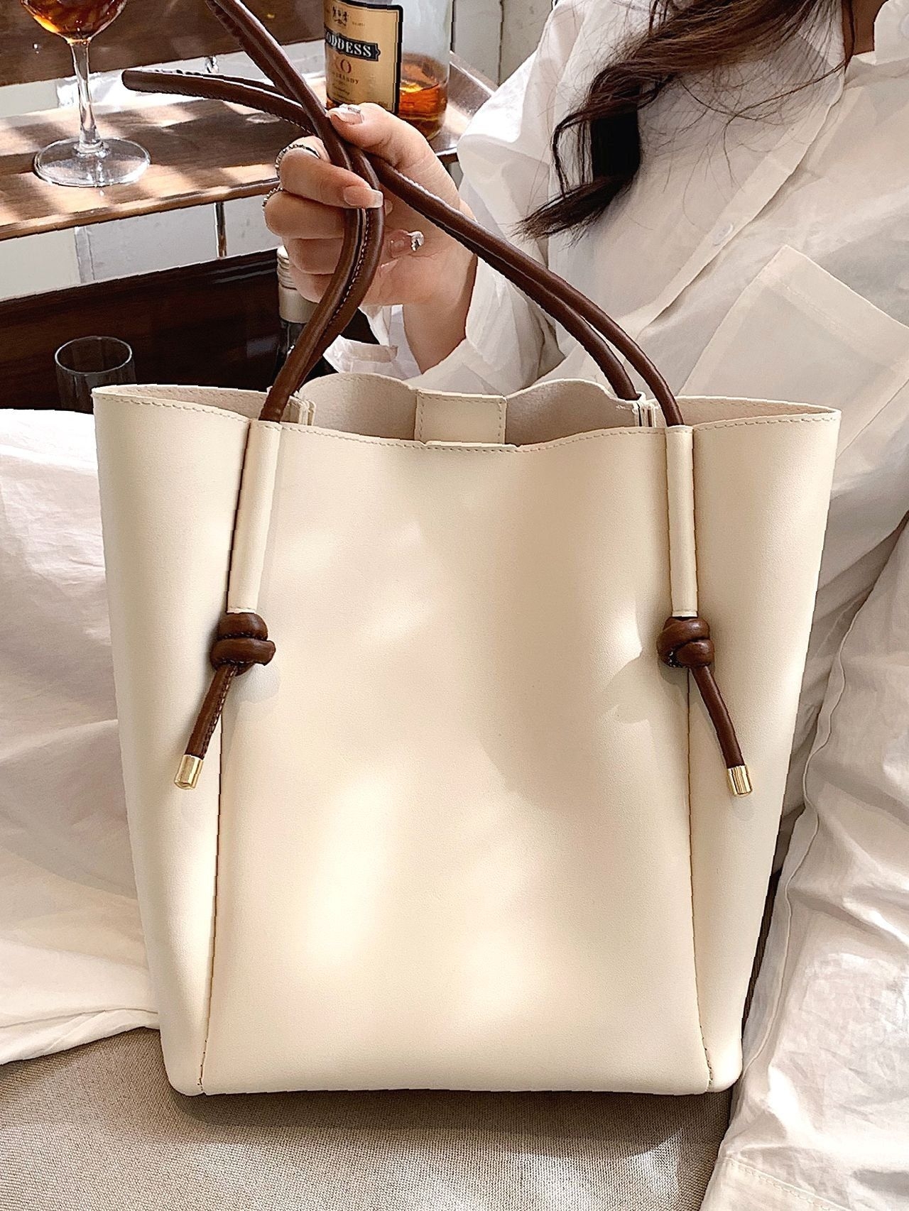 Olivia Mark - Bolso de mano minimalista con decoracin de nudos - Bolsos de mujer