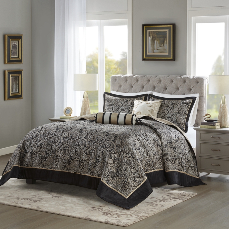 Pereira 5 Piece Jacquard Bedspread Set with Throw Pillows