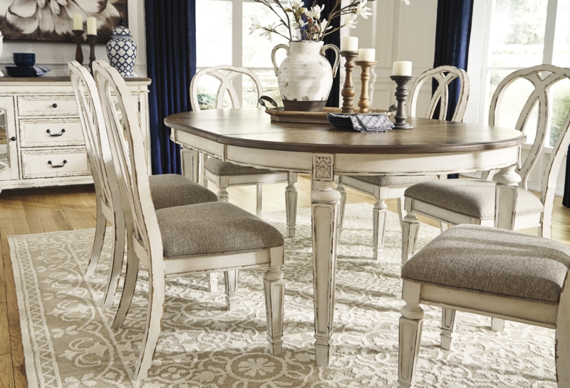 Realyn Dining Oval Room Table