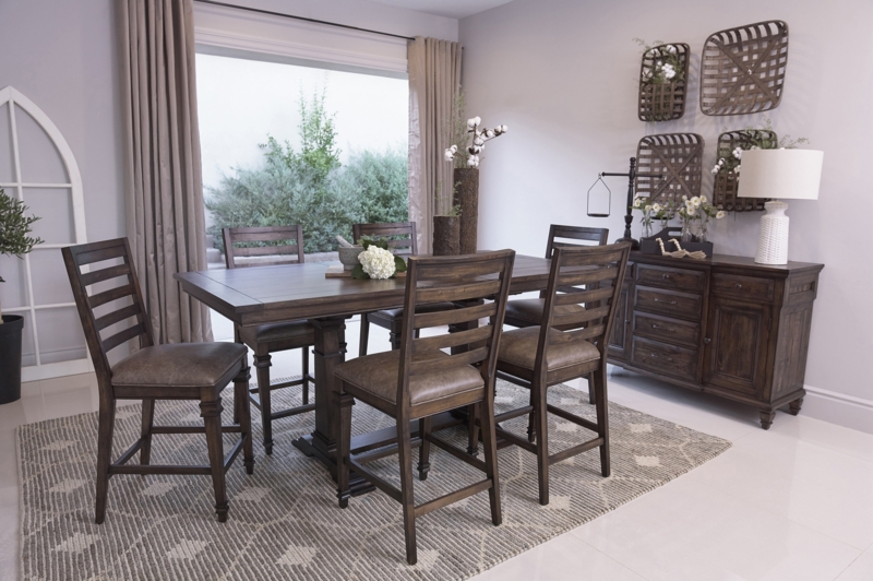 Deantrei Extendable Dining Table