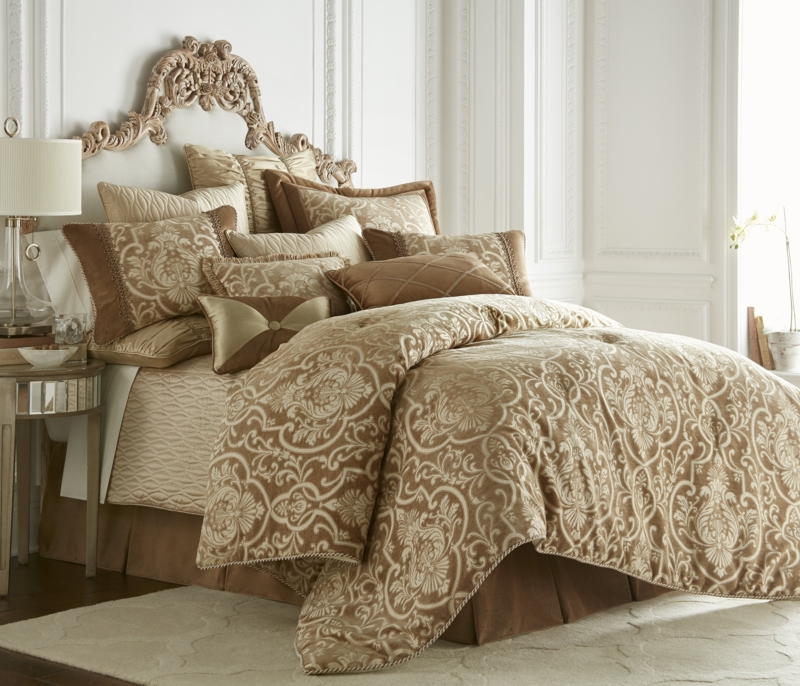 Modern & Contemporary Damask Comforter Set