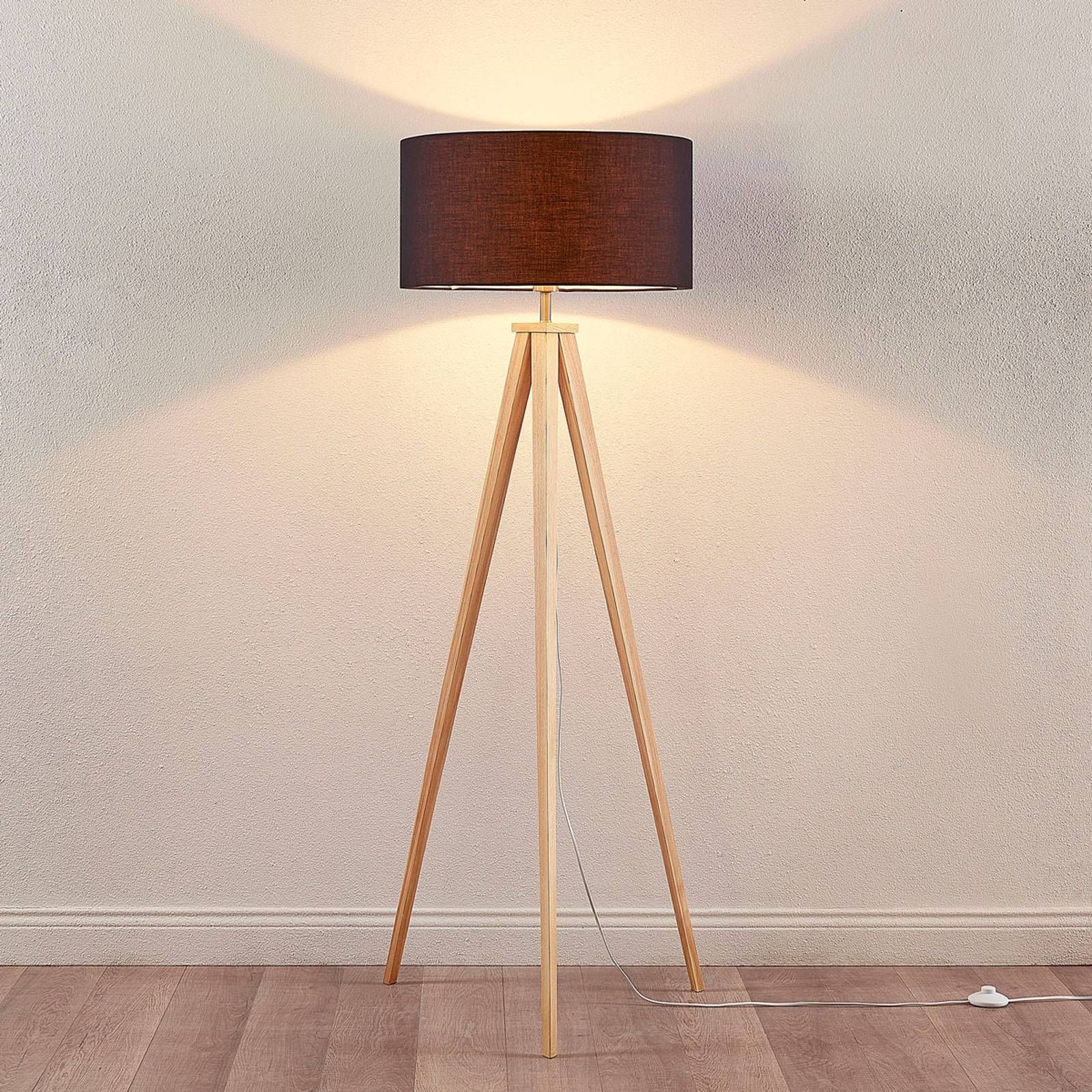 Mya wooden floor lamp with black fabric lampshade by Lindby