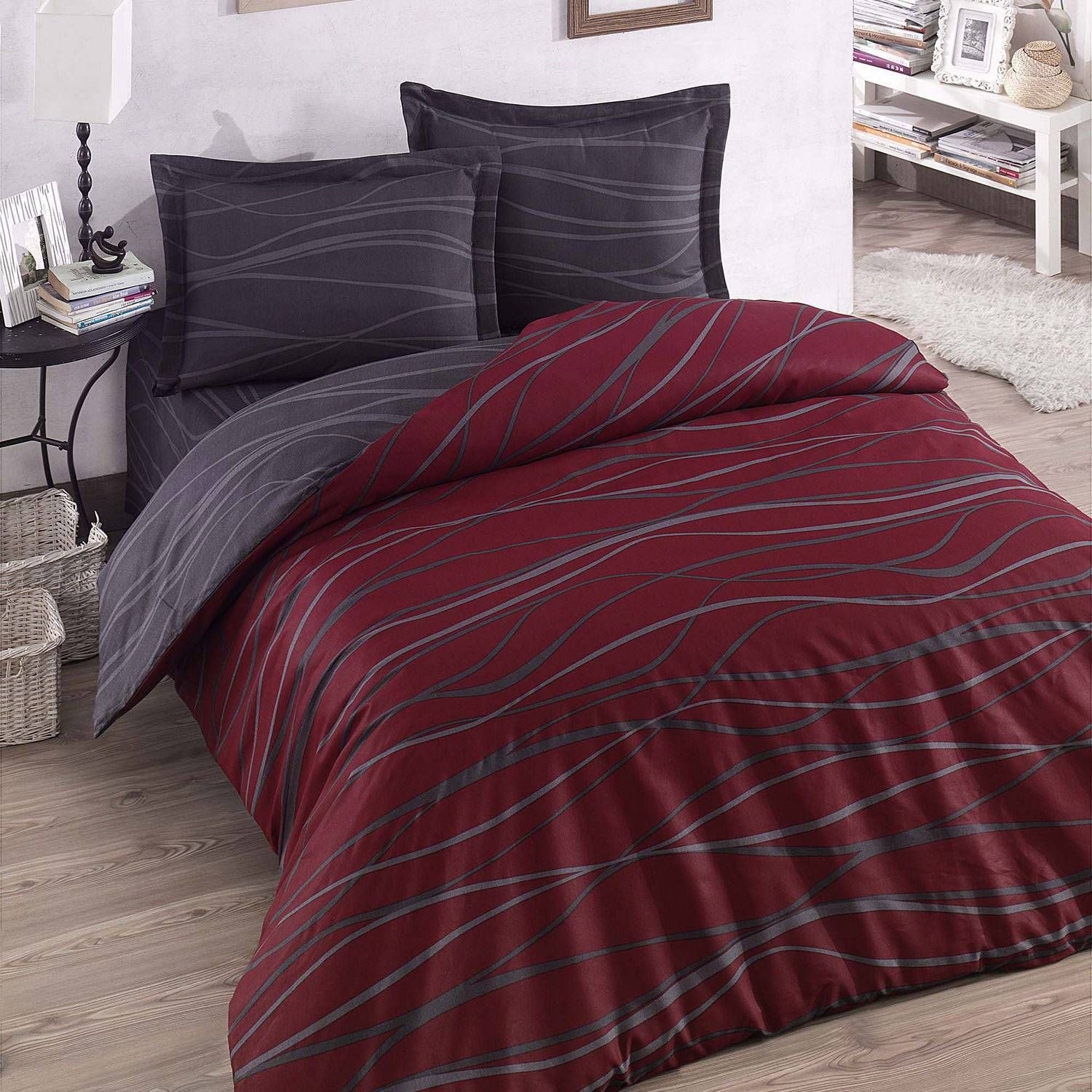 Set couvre-lit 260x220cm et 2 taies d'oreiller 60x60cm Velma Tissu Motif Bandes ondules Bordeaux