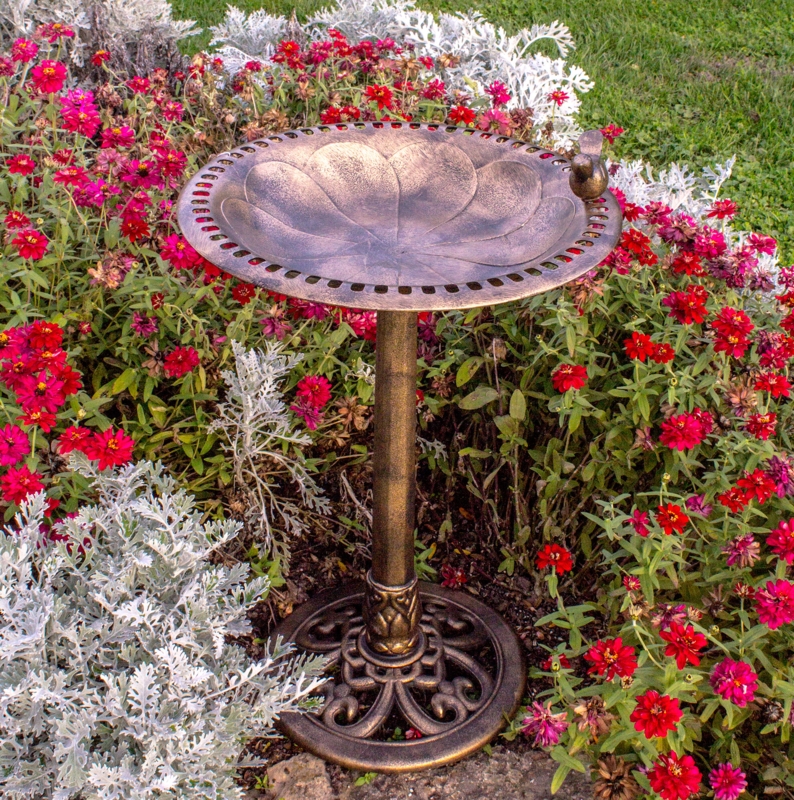 Aderes Resin Birdbath
