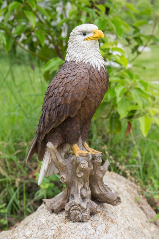 Bald Eagle on Stump Statue