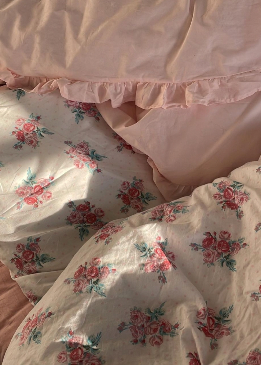 Floral Bedding Set / Pink - Small / Fitted