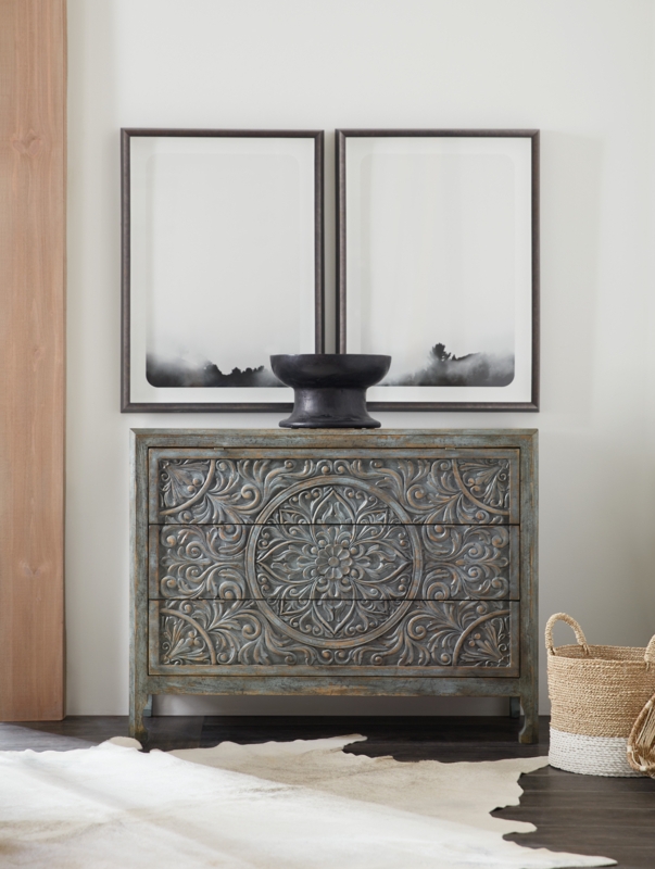 La Grange Accent Chest