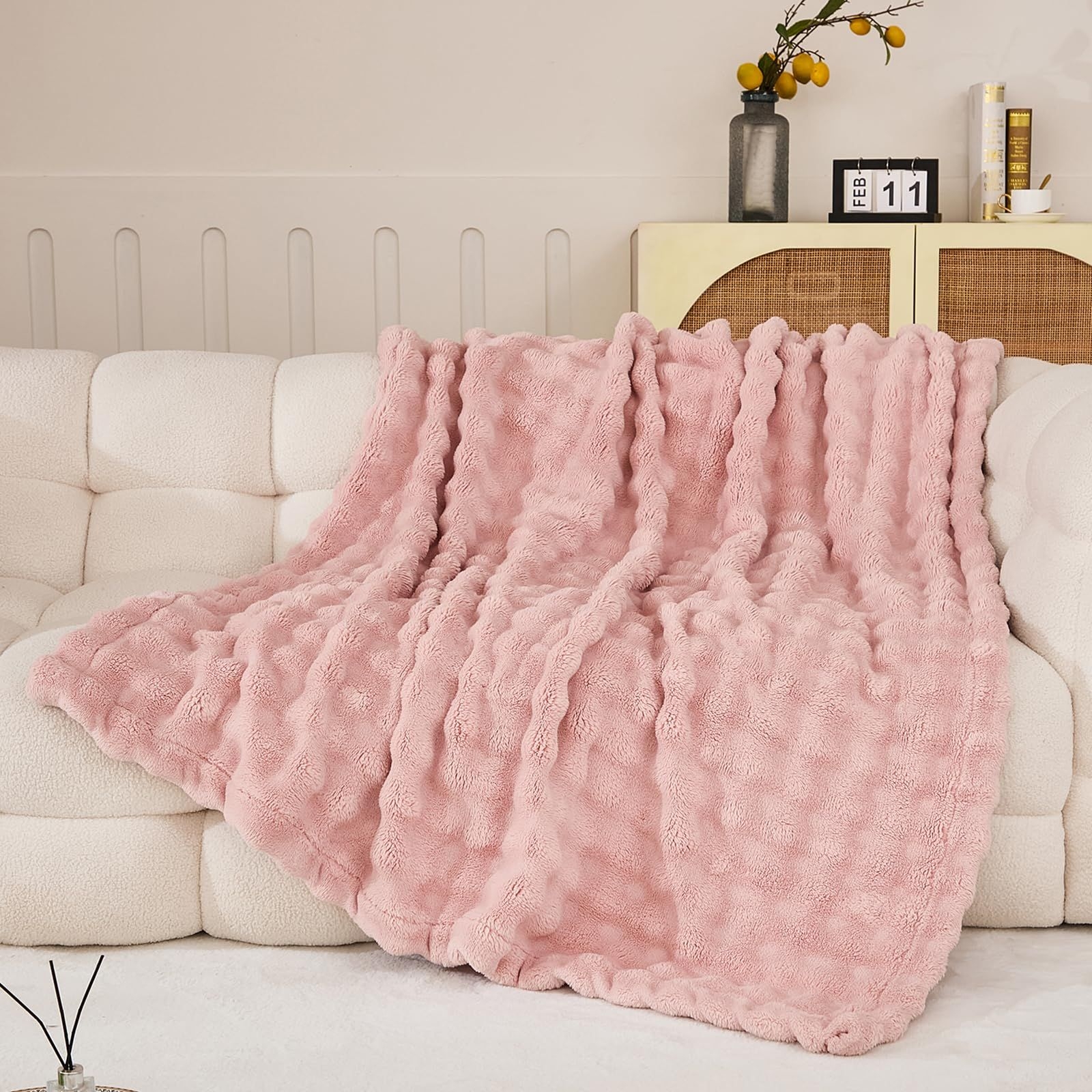 PU MEI Fleece Blanket - Throw Blanket for Bed 80"*90" Pink, Luxury Bubble Fluffy Blanket Plush Queen Blanket, Throw Blanket for Couch, Cozy Soft Warm Fuzzy Blanket Large Blanket for All Season Use