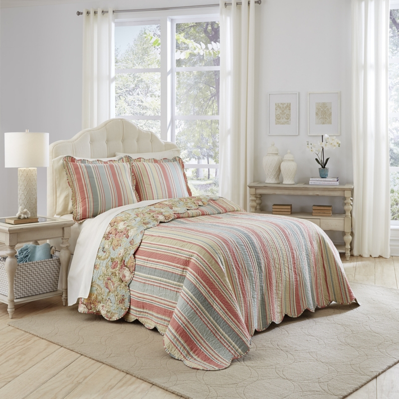 Spring Bling Reversible Modern & Contemporary Coverlet / Bedspread Set