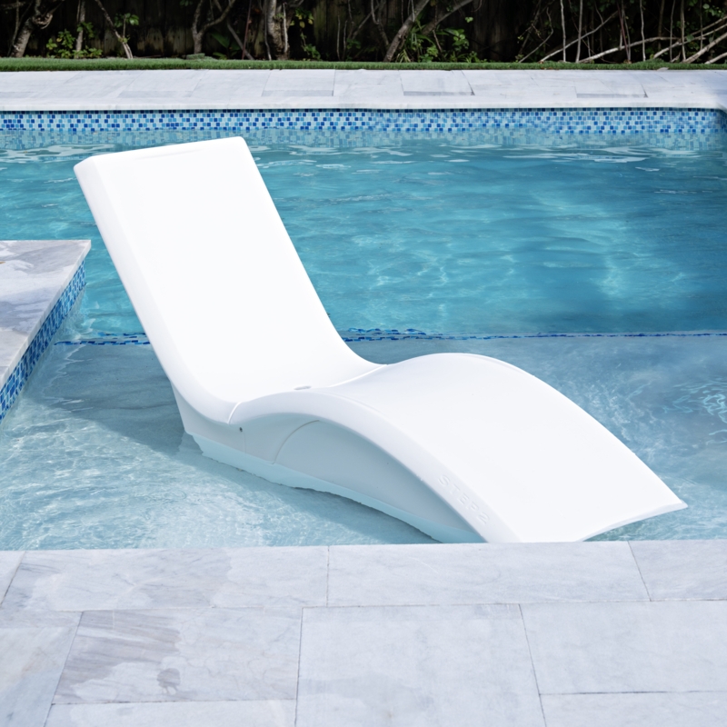 Step2 Vero Tall White Pool Lounger