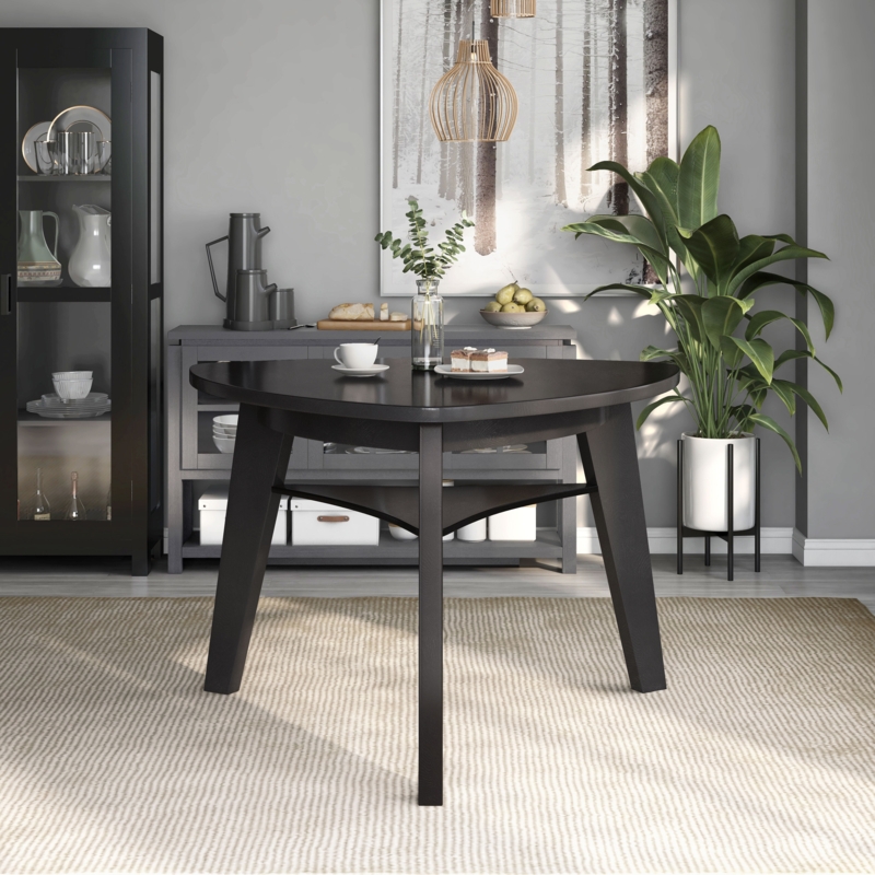 Beca Dining Table