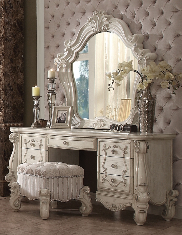 Queenies Vanity