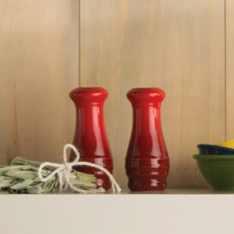 Stoneware Set of 2 Salt and Pepper Shakers