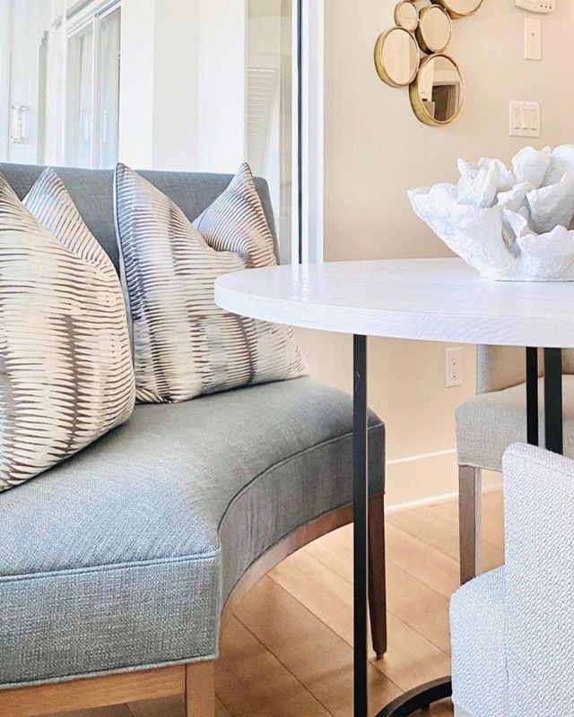 15+ Awesome Curved Bench for Round Dining Table Ideas | Round dining ...