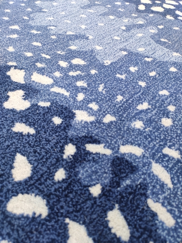 Blue and White Hand Tufted Wool Rug with Abstract Pattern