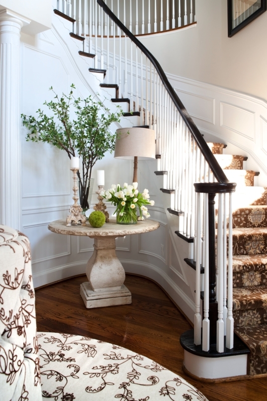 Charming Round Entry Table with Fresh Floral Decor