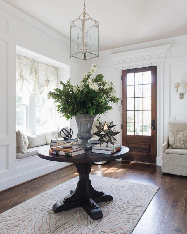 Chic Round Entryway Table with Lush Floral Arrangement