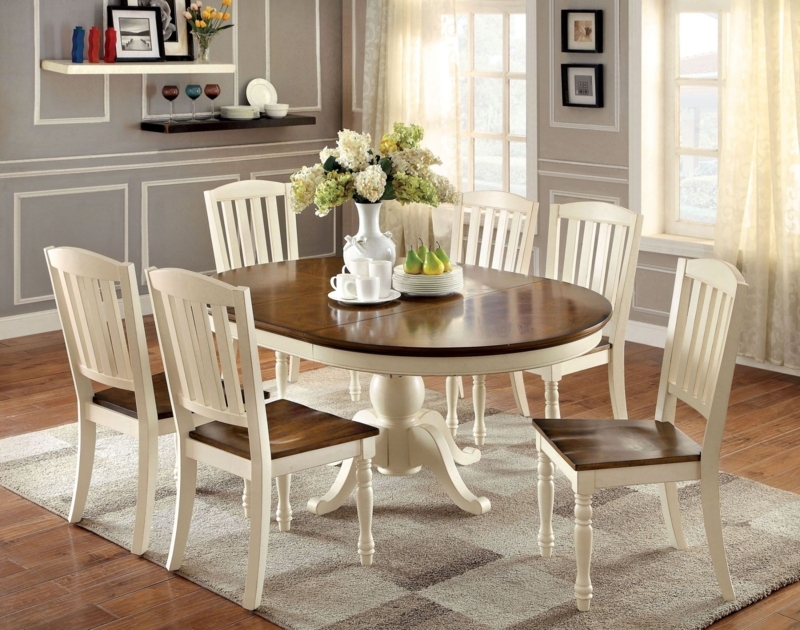 Classic Round Extendable Dining Table with Chairs