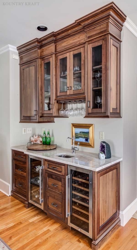 Classic Wooden Wet Bar Cabinets with Integrated Wine Storage