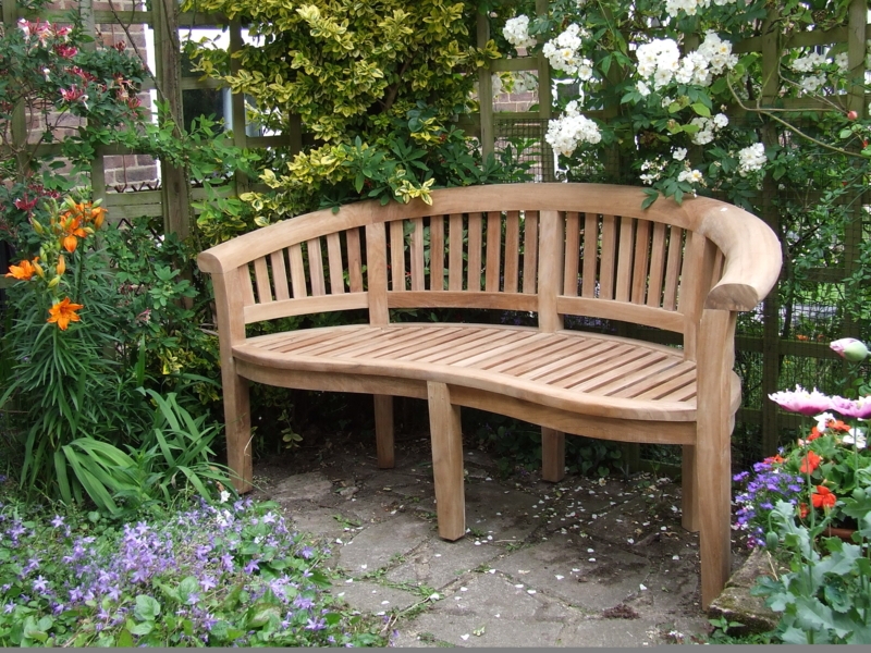 Curved Wooden Outdoor Garden Bench with Backrest