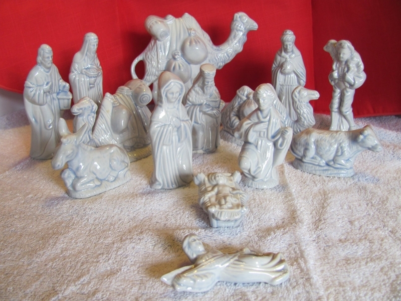 Elegant 14-Piece Ceramic Nativity Set Display