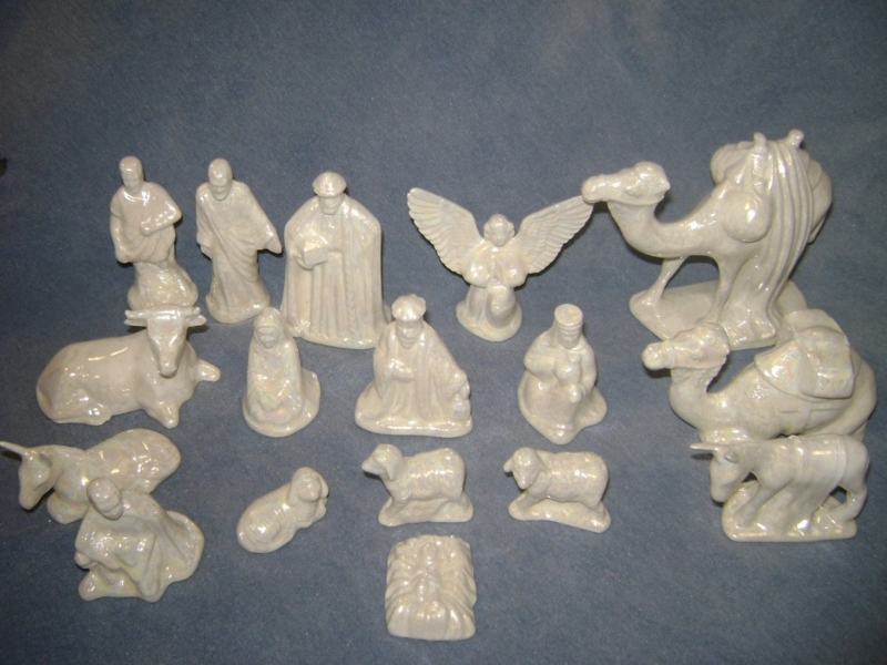 Elegant Ceramic Nativity Set with 17 Handmade Figures
